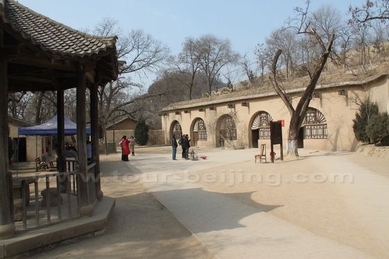 This is Mao Zedong's cave houses with 5 cave rooms