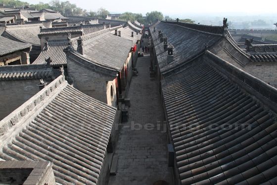 This is a  labyrinth-like castle with numerous courtyard houses and lanes.