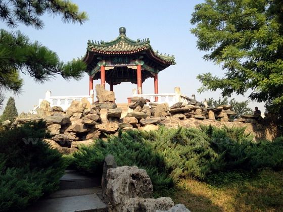 This is the Qinghui Pavilion, the high point in the park where you are able to have a good view of the surrounding 