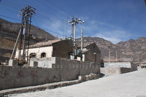 This is the northern end of the village connecting Huangcaoliang in the north.