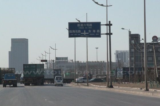 Turn right at the No.07 Xingang Road Crossroad