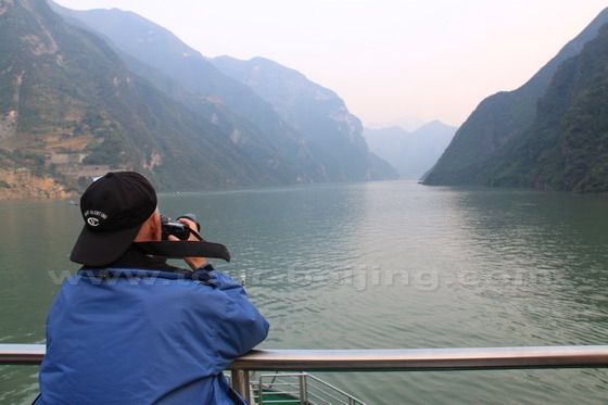 Victoria Jenna approached the entrance to the second of the three gorges, Wu Gorge