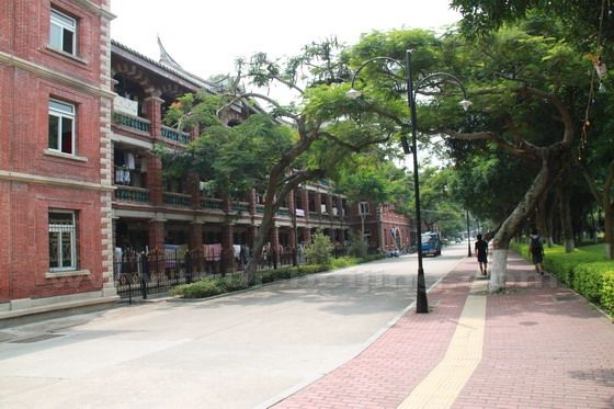 Victoria-era and Chinese traditional buildings are the masterpieces of architectures during that time.