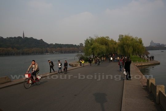 Walking and biking along the Baidi Causeway.