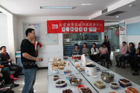 Wang Xiaolei is shily presenting his dish - Mapo Tofu with the helf of his wife.