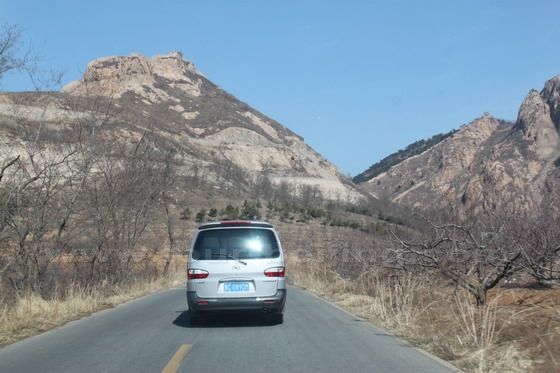 We drive directly to the site of Jiumenkou Great Wall