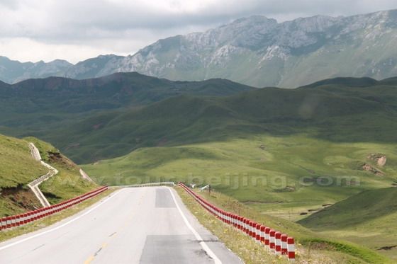 We were aproaching the town of Langmusi.