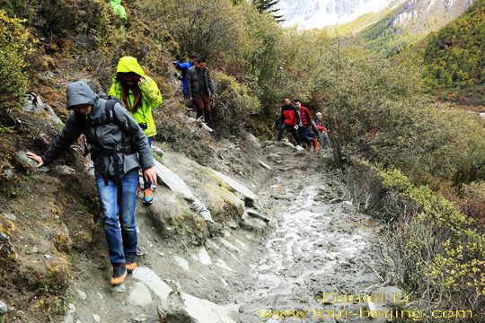 Yading Trail Road