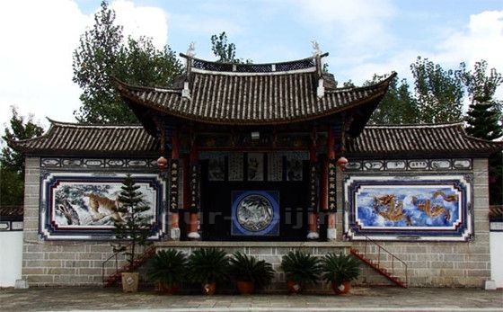 Yi Ethnic Village