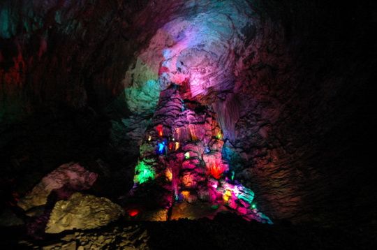 Yunshui Cave in the Shangfangshan Mountain 