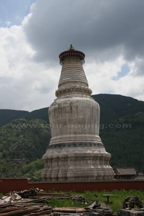 The top of the Tayuan Si Pagoda, 