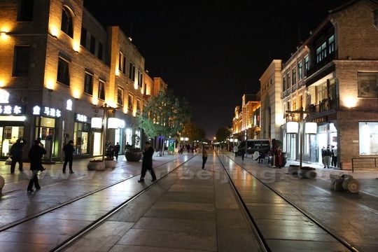 continue to stroll along Qianmen Street