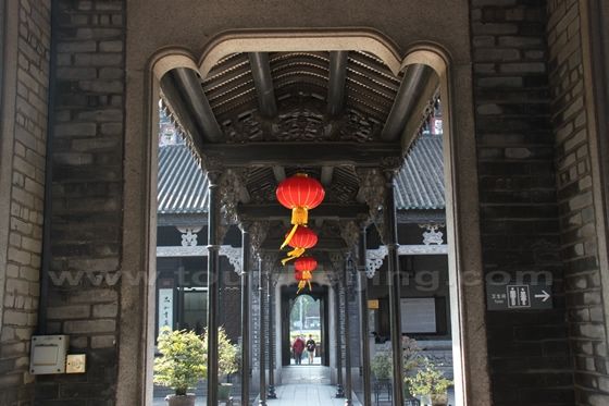 The long corridor cinnects halls and courtyards
