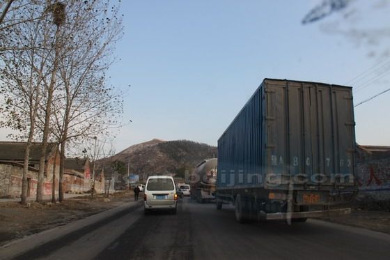 drive carefully since there are some lorries on the way 