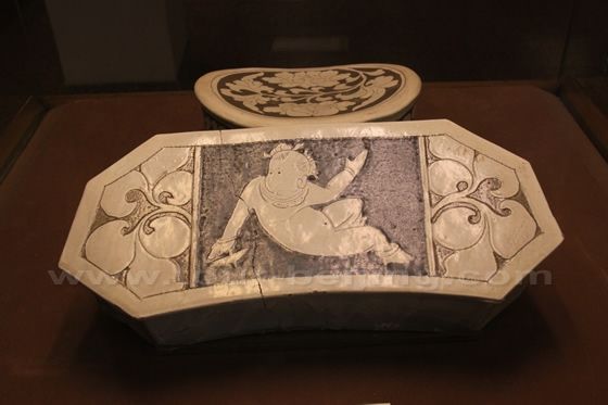 The pillow with paintings 