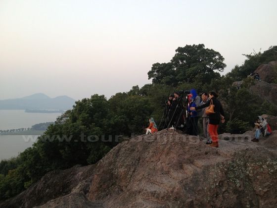 The Best Place to View Sunrise over West Lake Hangzhou