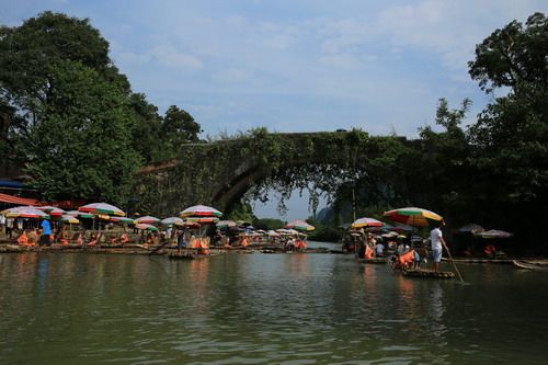 Drifting towards the Yulong Bridge,